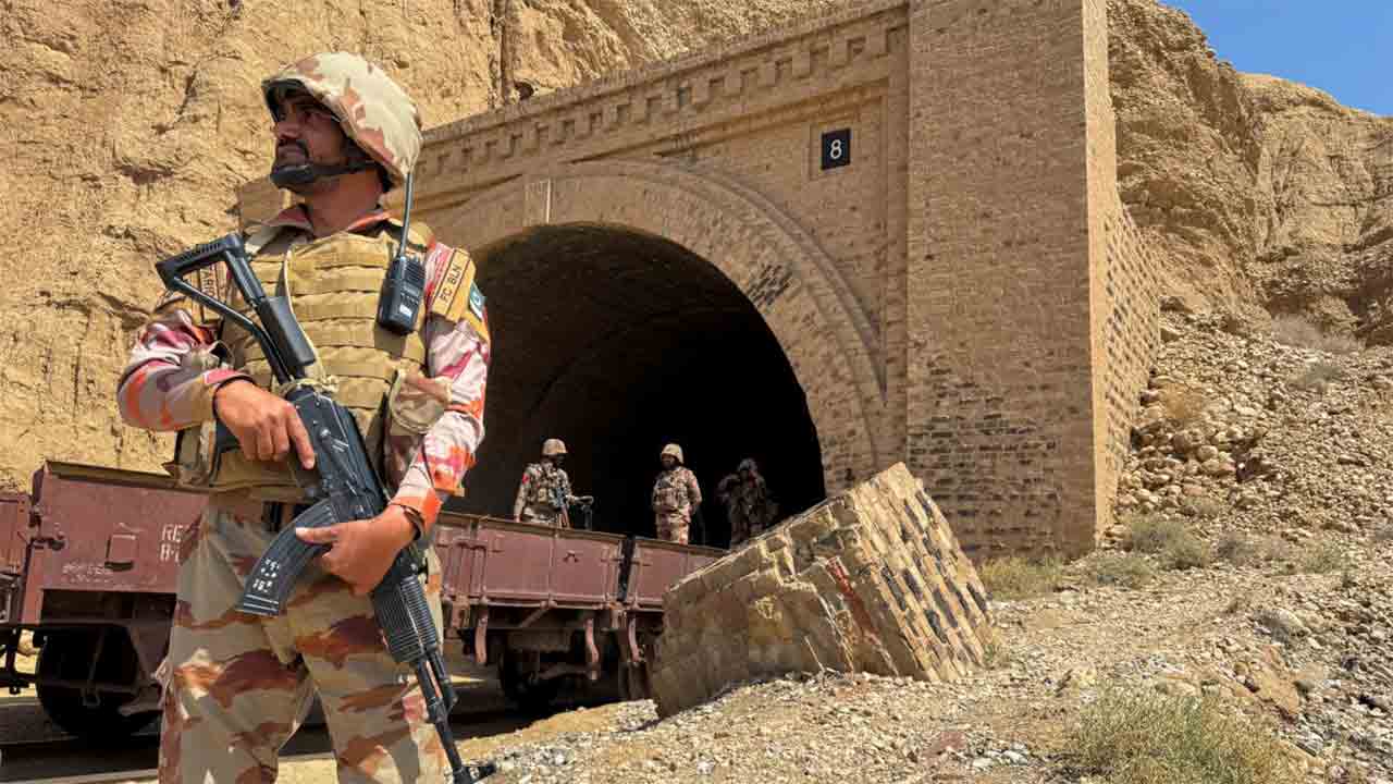 বালোচিস্তানে পাকিস্তান সেনার অভিযান।