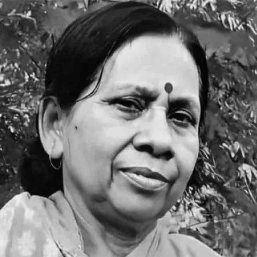 মা মঞ্জু টিকাদার ও ছেলে সুশোভন টিকাদার।