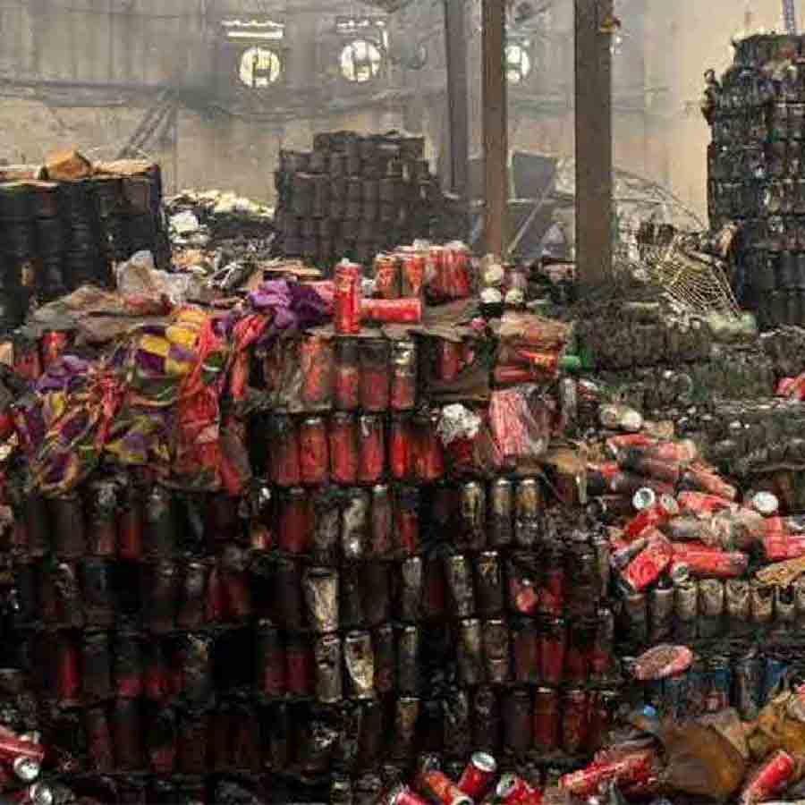 আনন্দপুরের গুদামে অগ্নিকাণ্ড।