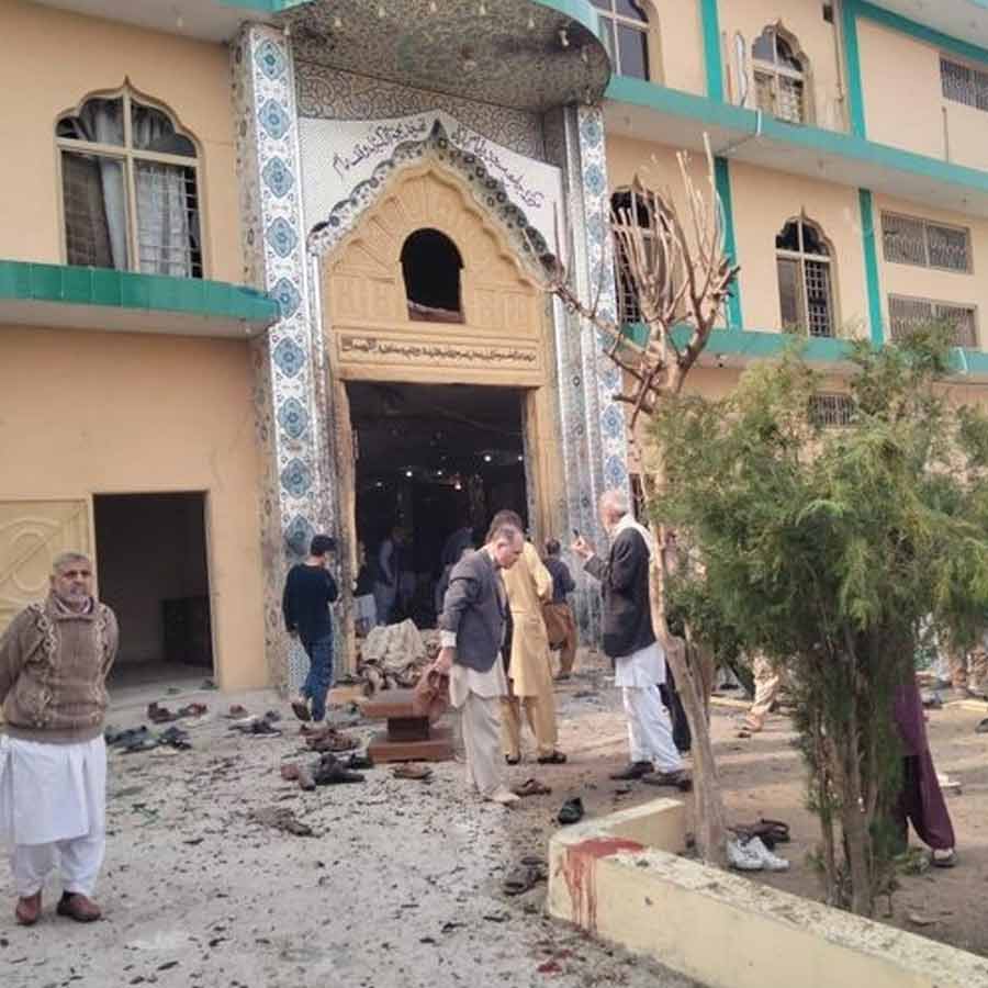 Many killed in suicide bombing at Shia Muslim mosque in Islamabad during Friday prayer