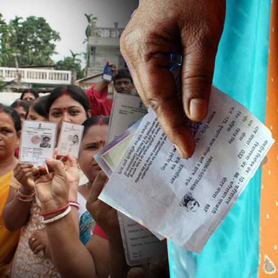 This time, voter slips will have to be distributed door to door by the BLO’s as per the instructions of Election Commission dgtl