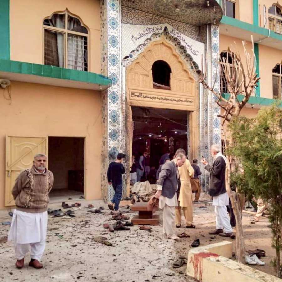 What happened inside mosque in Pakistan dgtl