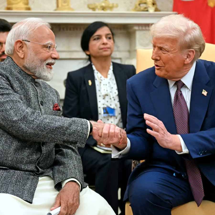 (বাঁ দিকে) নরেন্দ্র মোদী এবং ডোনাল্ড ট্রাম্প (ডান দিকে)।