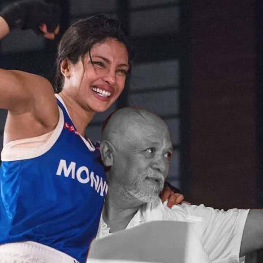 (বাঁ দিকে) প্রিয়ঙ্কা চোপড়া, (ডান দিকে) সুনীল থাপা।