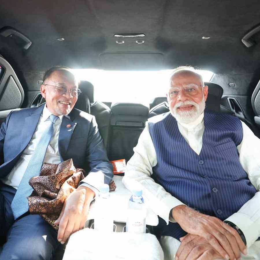 Narendra Modi start his Malayasia visit from saturday, praised Malaysian Prime Minister Anwar Ibrahim