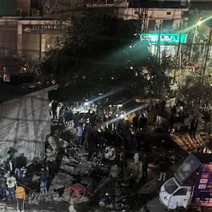 রাজস্থানে ভেঙে পড়ল একটি বহুতল।