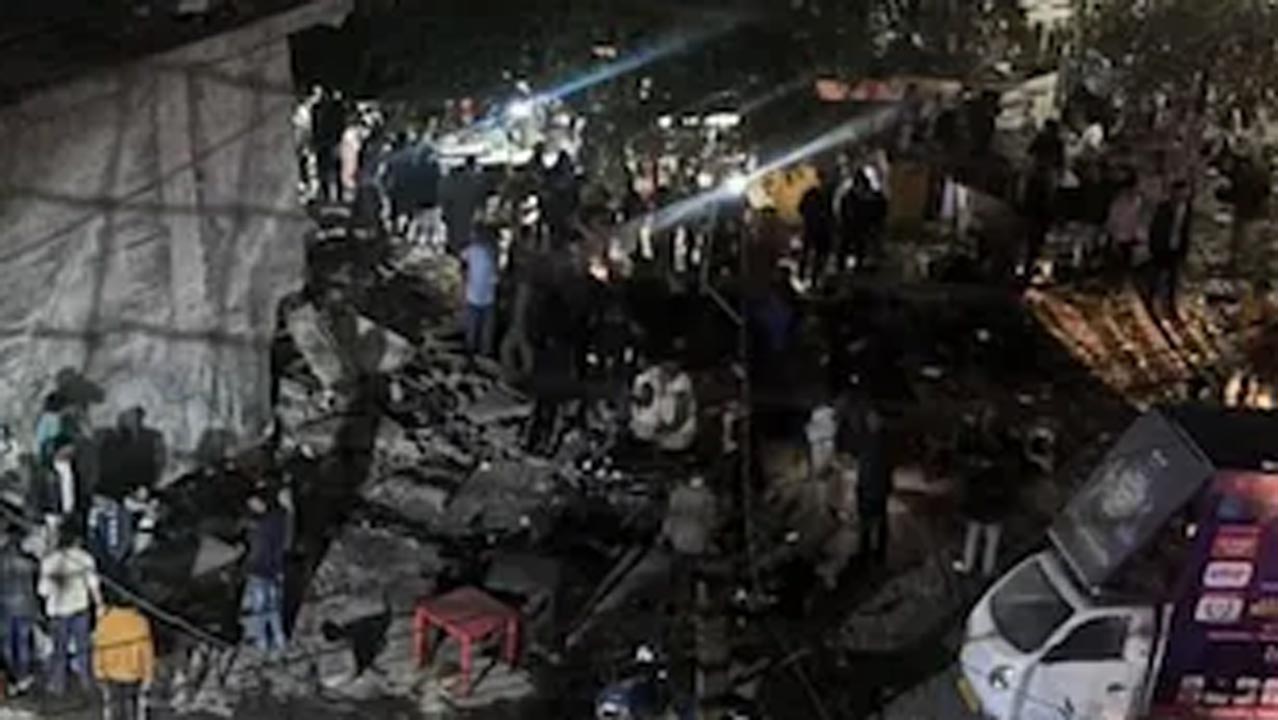 রাজস্থানে ভেঙে পড়ল একটি বহুতল।