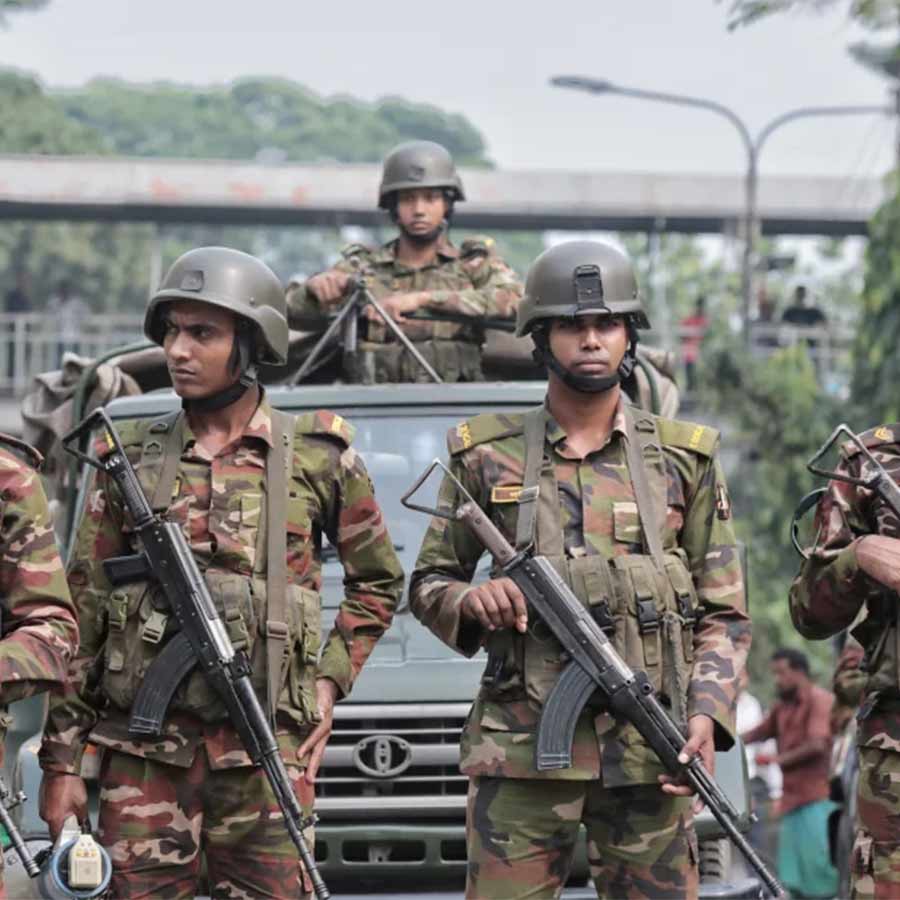 Bangladesh Military arrested several Media Personnel at Dhaka