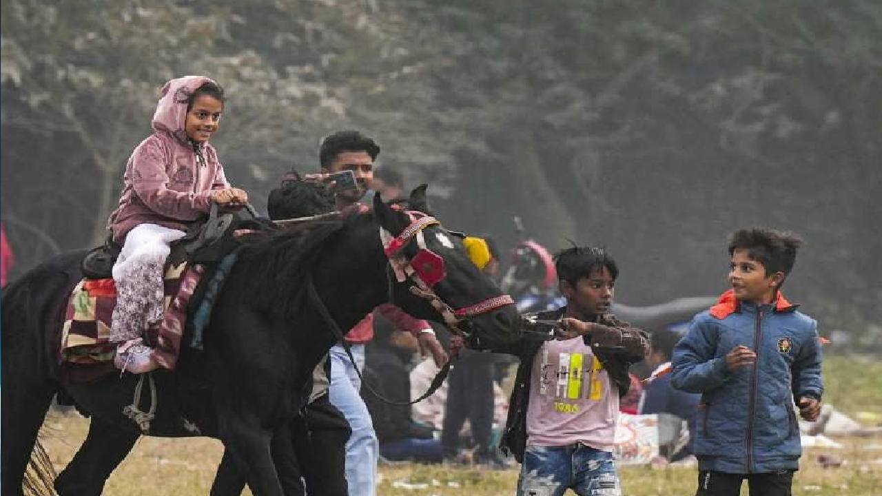 কলকাতা-সহ দক্ষিণবঙ্গের জেলাগুলিতে সকালের দিকে শীতের আমেজ।