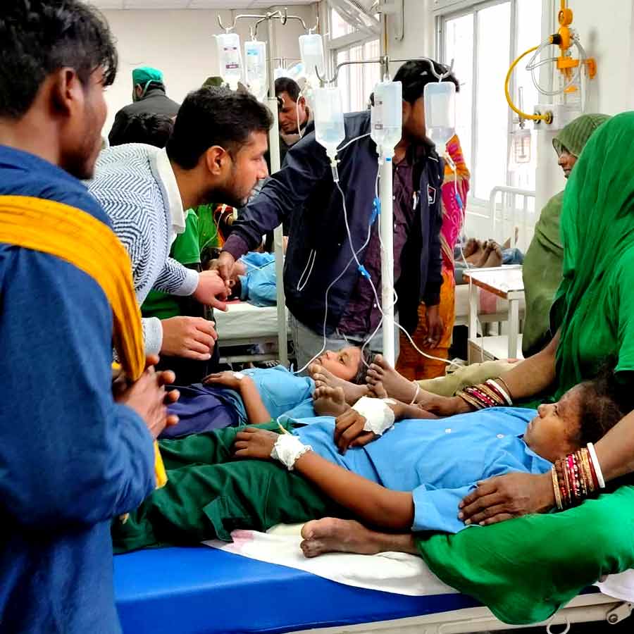 70 students fell ill after having mid day meal in BIhar govt school dgtl