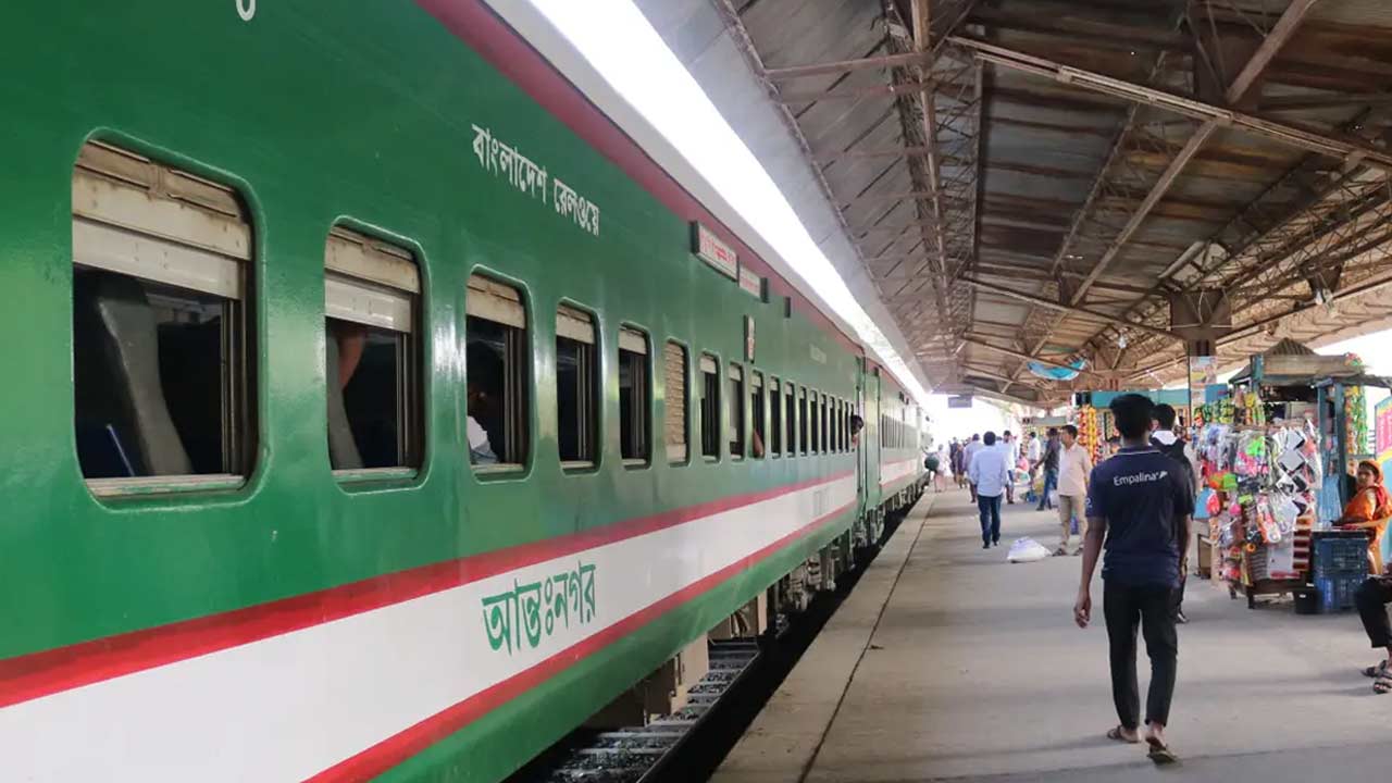 Bangladesh keen on buying rolling stocks from Pakistan