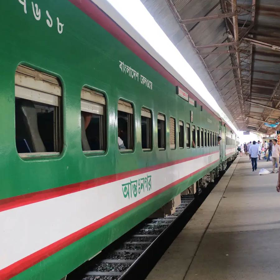 Bangladesh keen on buying rolling stocks from Pakistan