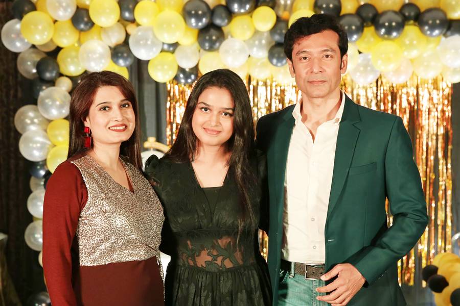 মা শর্মিলি, বাবা টোটার মধ্যমণি মৃগাক্ষী।