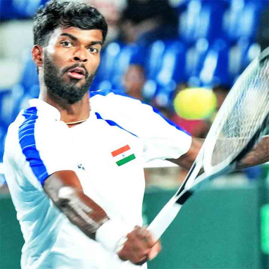 দাপট: ফিরতি সিঙ্গলসে জেতার পথে দক্ষিণেশ্বর সুরেশ। পিটিআই