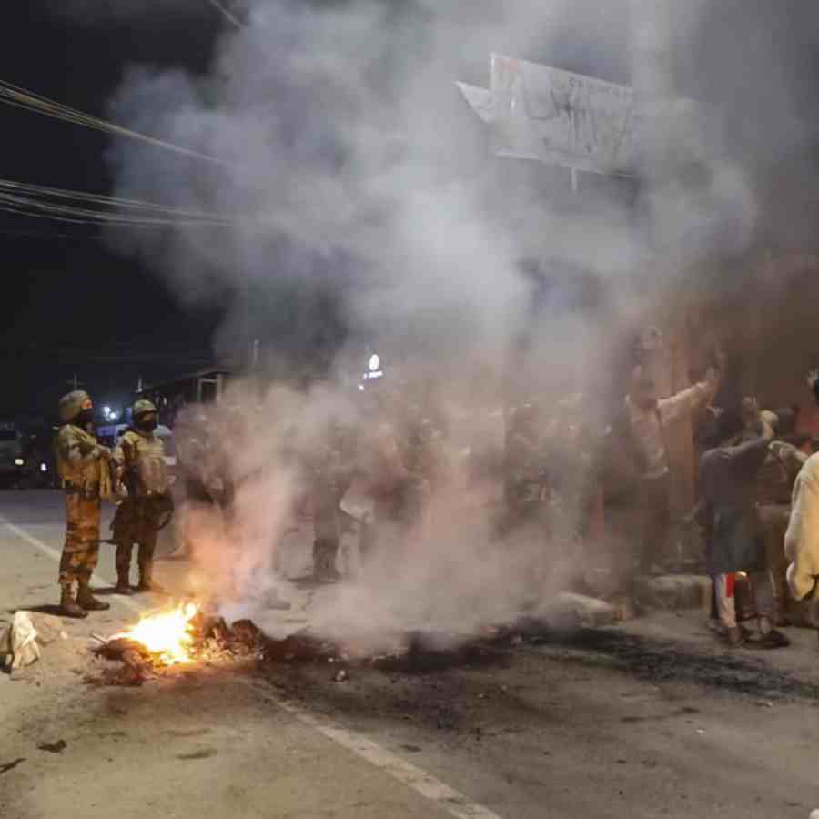 Clash erupts in Ukhrul of Manipur between two groups dgtl