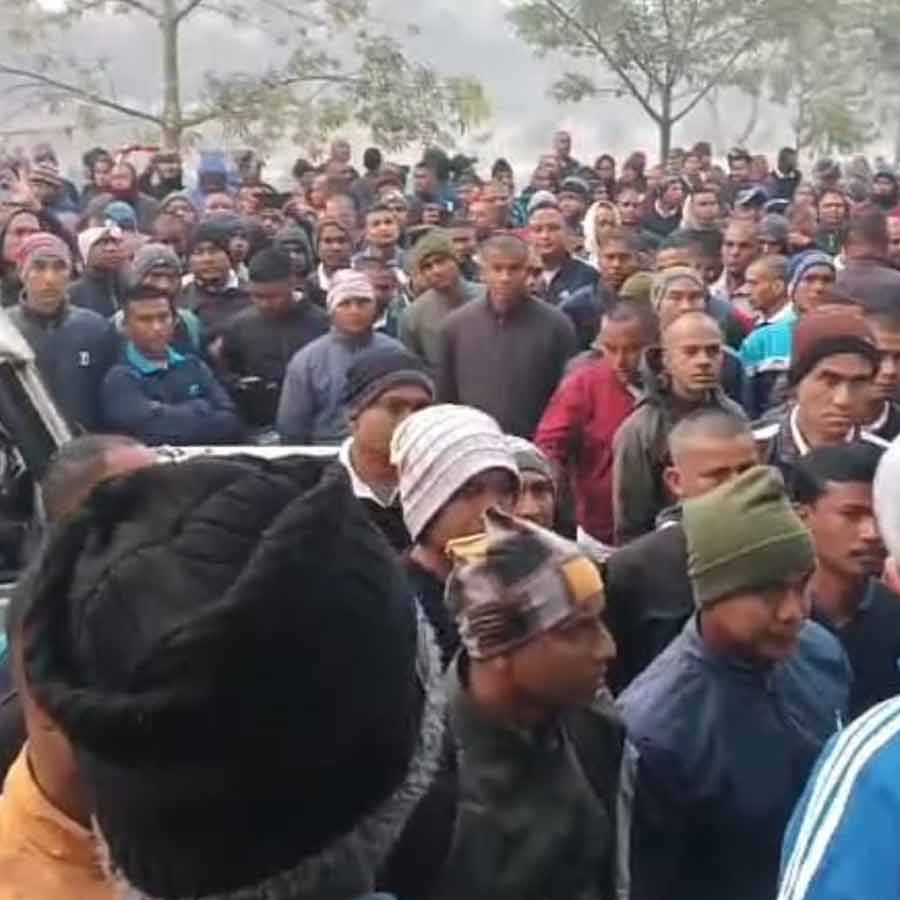 ফুলবাড়ির প্রশিক্ষণ শিবিরে বিক্ষোভ।