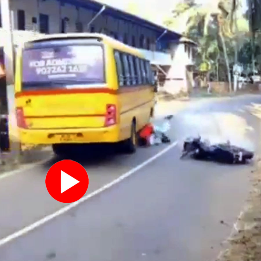 Video of Kerala Biker Escapes Death After Crash With School Bus Goes Viral dgtl