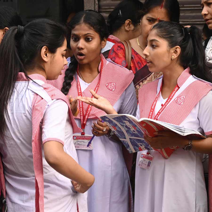 ১২ ফেব্রুয়ারি থেকে শুরু উচ্চ মাধ্যমিক।