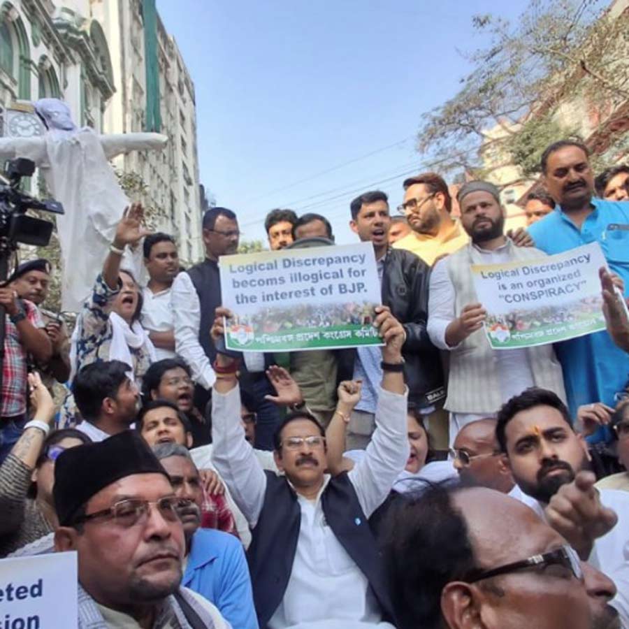 রাজ্যের মুখ্য নির্বাচনী আধিকারিকের (সিইও) দফতরের বাইরে বিক্ষোভ কংগ্রেসের।