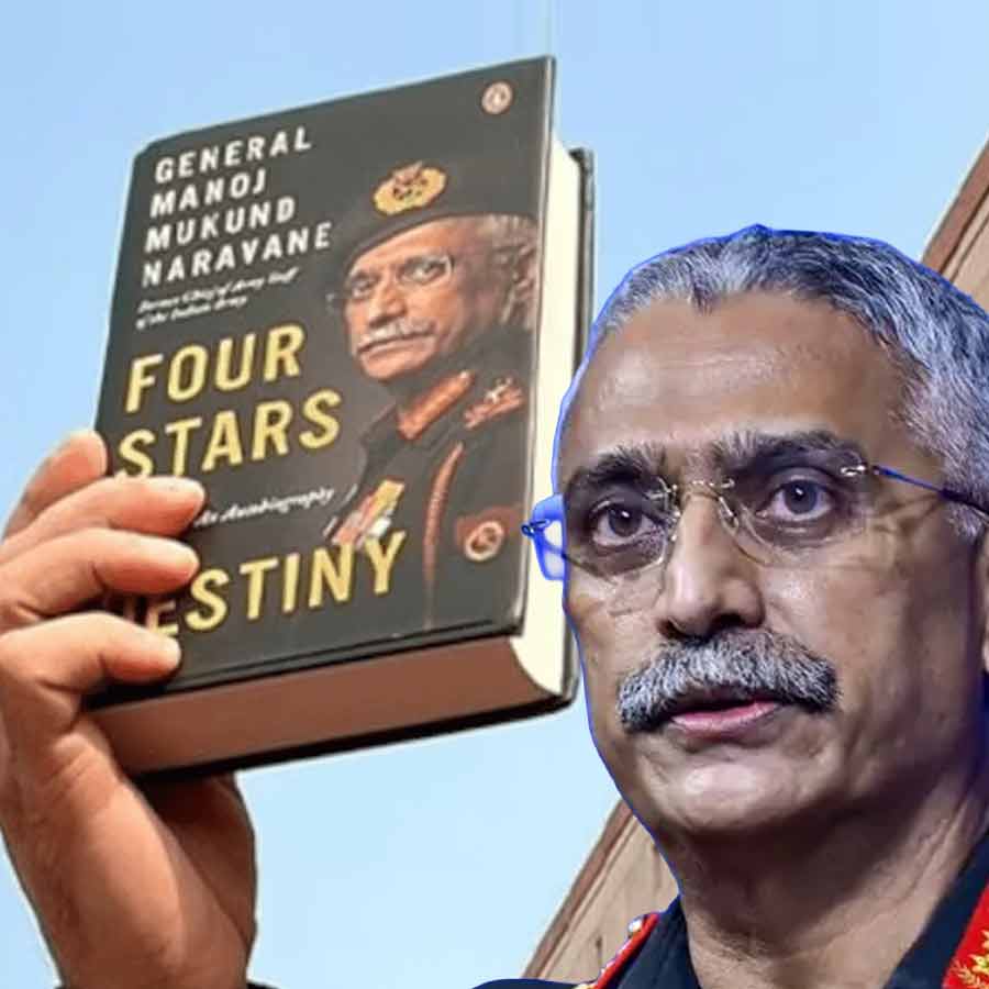 প্রাক্তন সেনাপ্রধান এম এম নরবণ। তাঁর একটি অপ্রকাশিত বই ঘিরে বিতর্ক দানা বেধেছে।