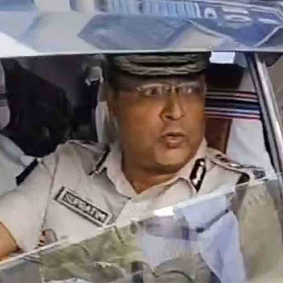 Additional Commissioner of Kolkata Police Supratim Sarkar orders to ensure police patrols in the area during busy hours