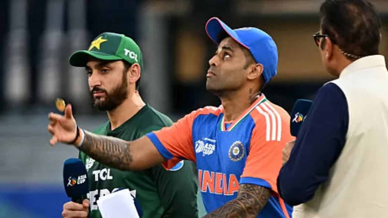 Pakistan criclet team captain Salman Ali Agha and India captain Suryakumar Yadav