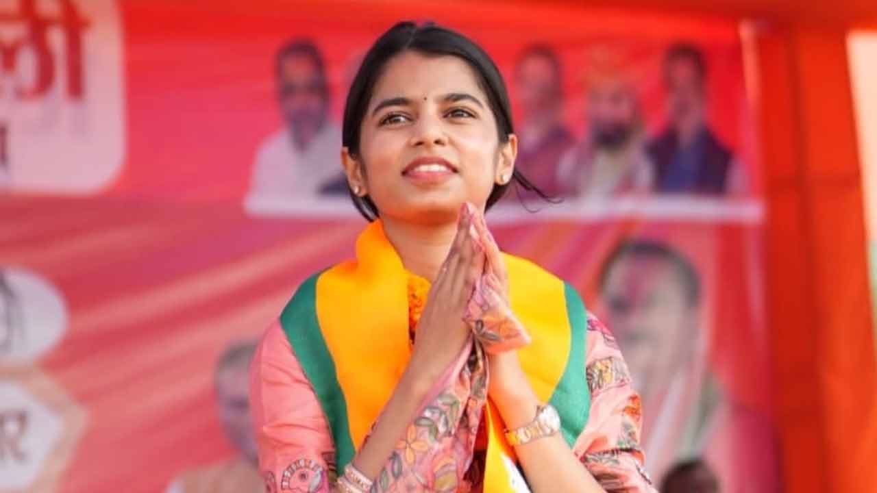 বিহারের বিজেপি বিধায়ক মৈথিলি ঠাকুর। ফাইল চিত্র।