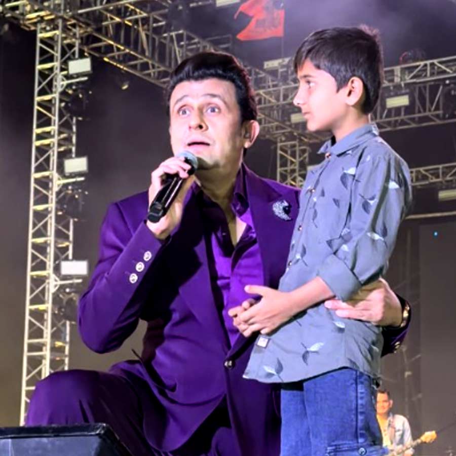 Sonu Nigam rescued a lost child and reunited him with his family