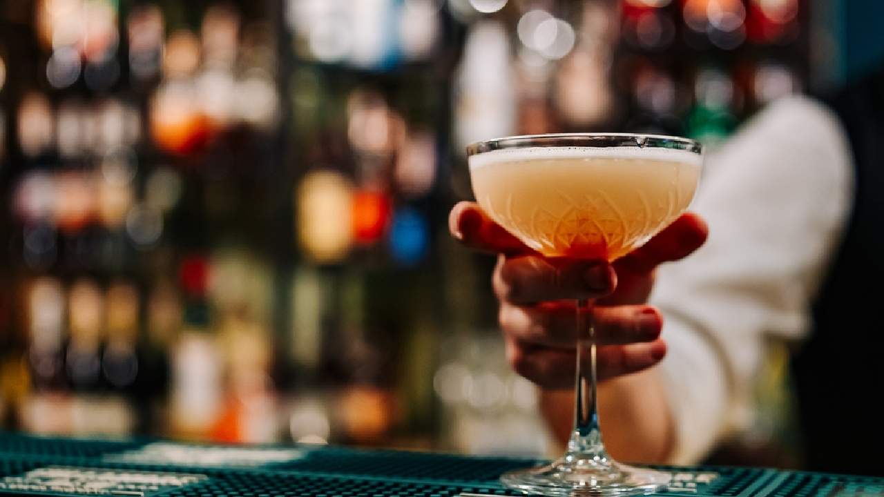 পানশালাতেই খুঁজে পাবেন মনের ডাক্তার।