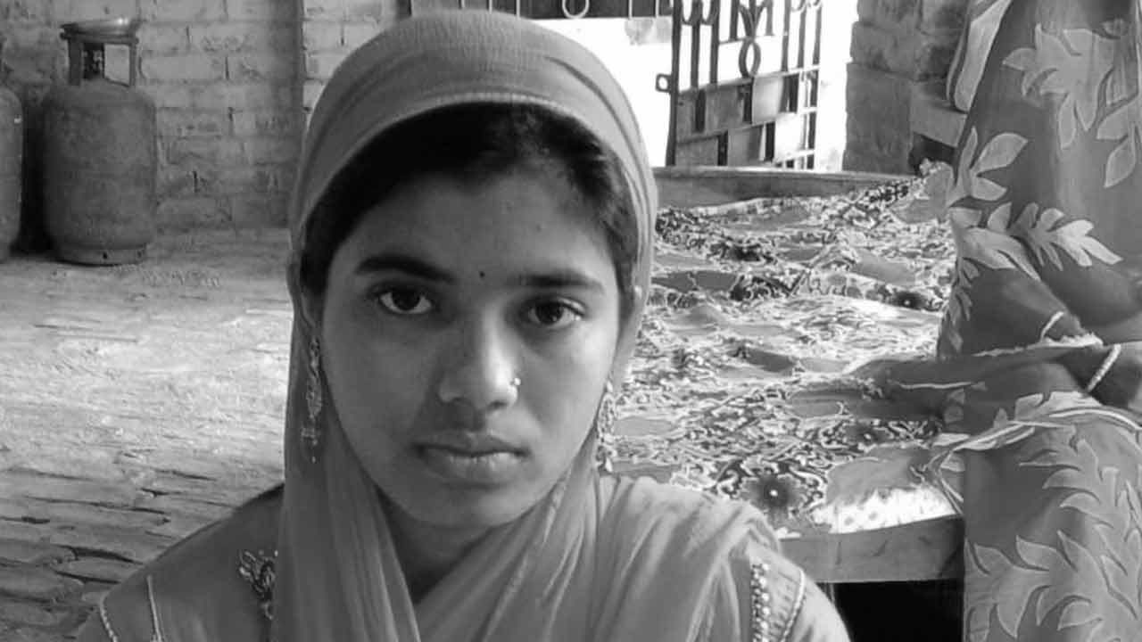 বাড়ি থেকে রুবিয়া সুলতানার দেহ উদ্ধার করেছে পুলিশ।