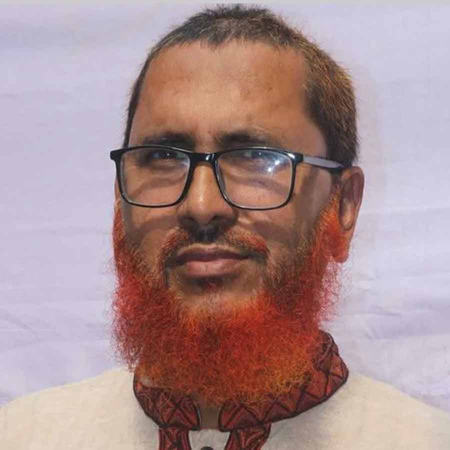 Jamaat leader detained at airport with 50 lakhs tk ahead of Bangladesh election