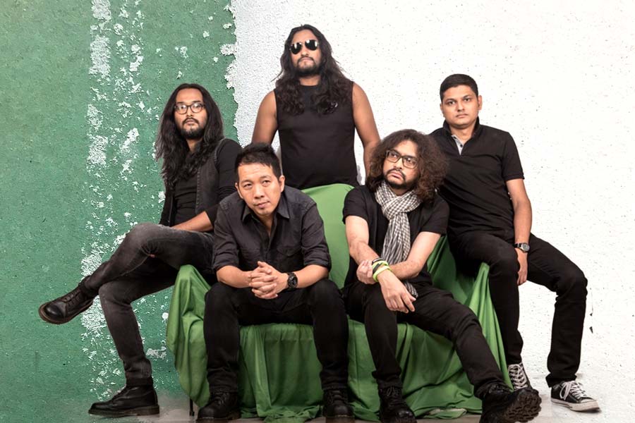 ‘ফসিল্‌স ৭’-এর জন্য কলকাতা শহরে আয়োজিত ‘লিসনিং পার্টি’। 