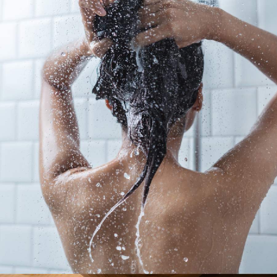 স্নানঘরেই লুকিয়ে ত্বকের আসল সমস্যা।