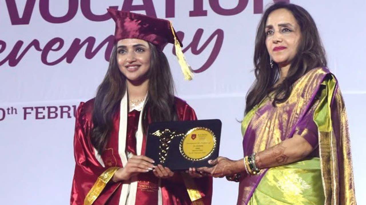 চিকিৎসক হলেন শ্রীলীলা।