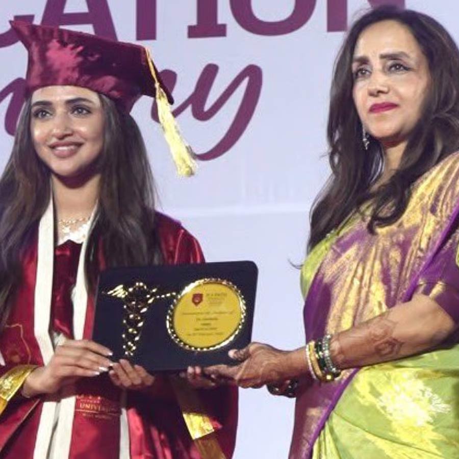 চিকিৎসক হলেন শ্রীলীলা।