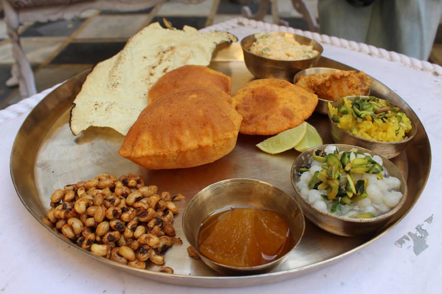 শহেরওয়ালিদের  নিজস্ব খাবার।  চালকুমড়োর মোরব্বা, বোড়ে কি বুন্দি, দই খিচুড়ি।