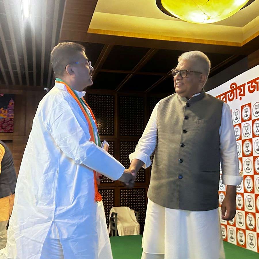 Central minister and BJP observer takes a dig at state budget