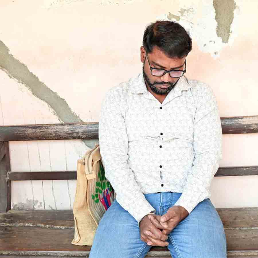 আদালতে ঈশিতার বাবা। বুধবার কৃষ্ণনগরে। নিজস্ব চিত্র