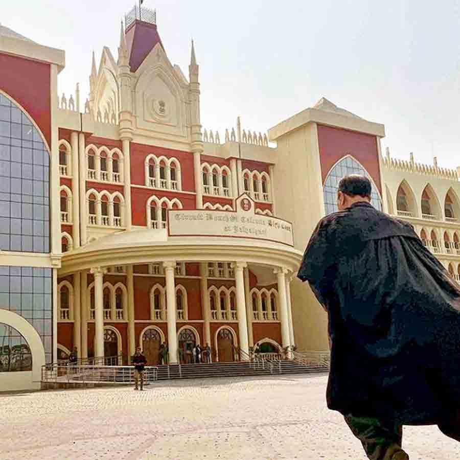 জলপাইগুড়িতে কলকাতা হাইকোর্টের সার্কিট বেঞ্চের নতুন ভবনে বিচার প্রক্রিয়া শুরু হল।