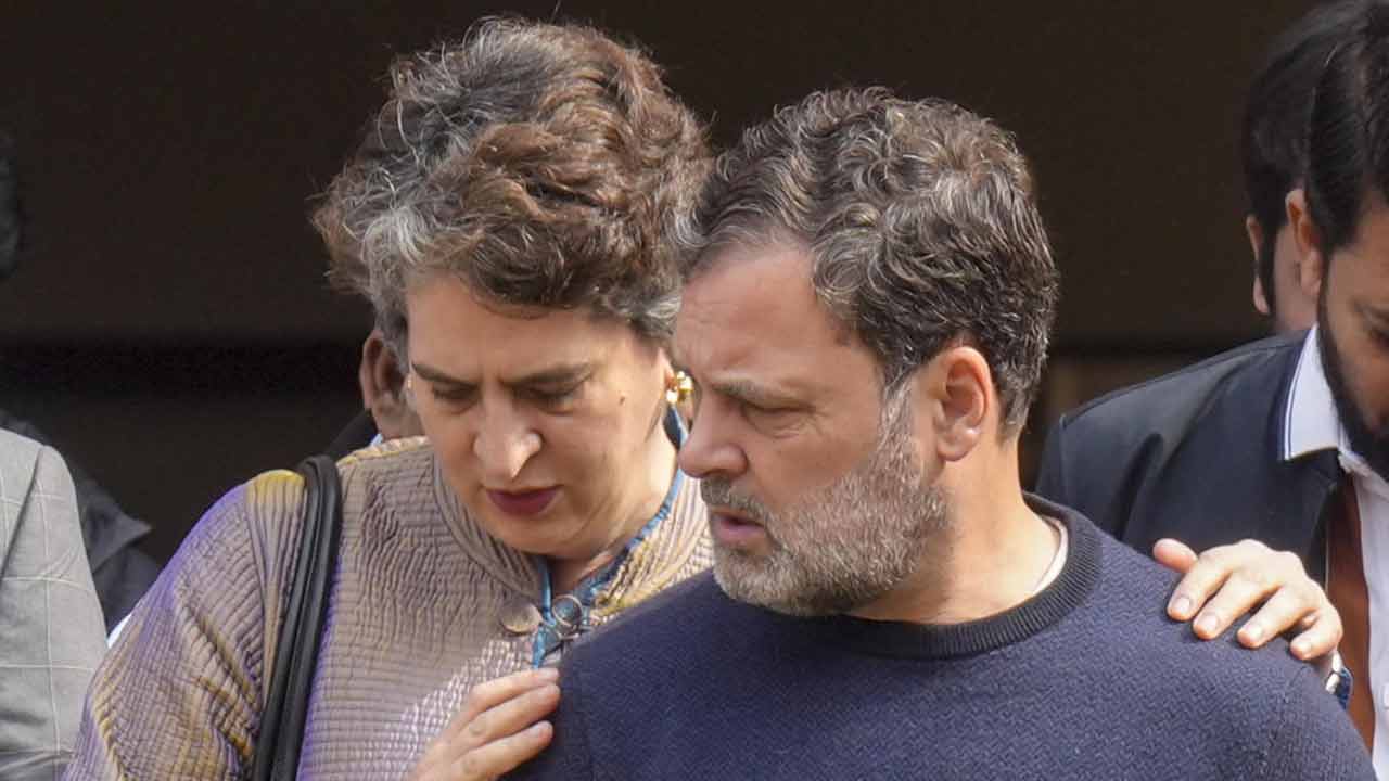 (বাঁ দিকে) প্রিয়ঙ্কা গান্ধী এবং রাহুল গান্ধী (ডান দিকে)।