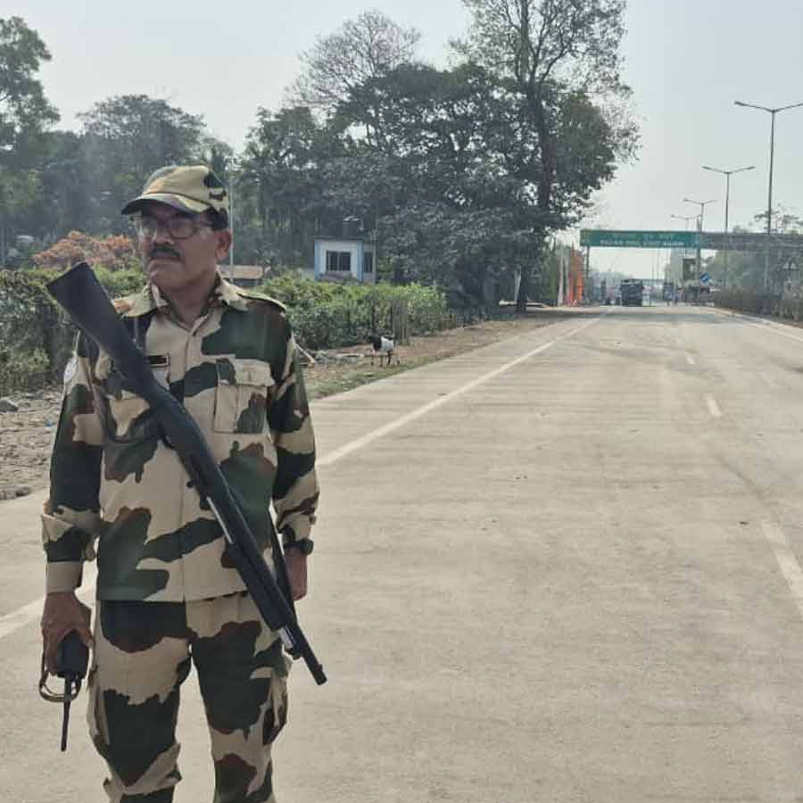 India Bangladesh border sealed for two days dgtld