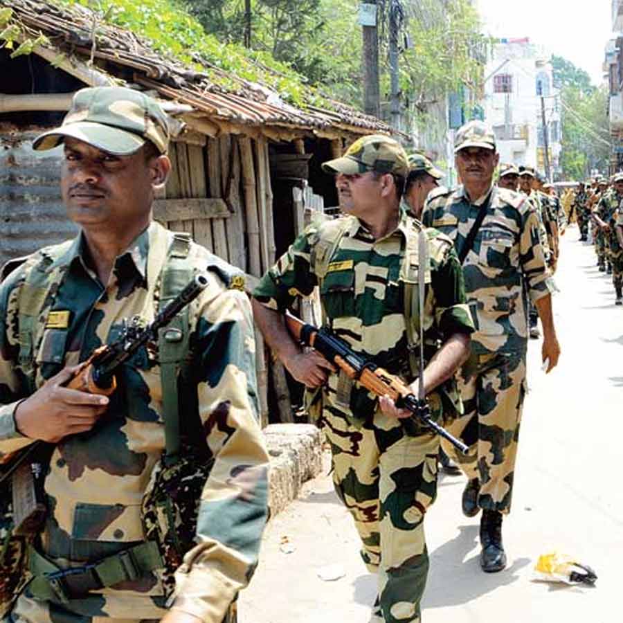 ভোটের আগে কেন্দ্রীয় বাহিনী মোতায়েন করা হবে পশ্চিমবঙ্গে।