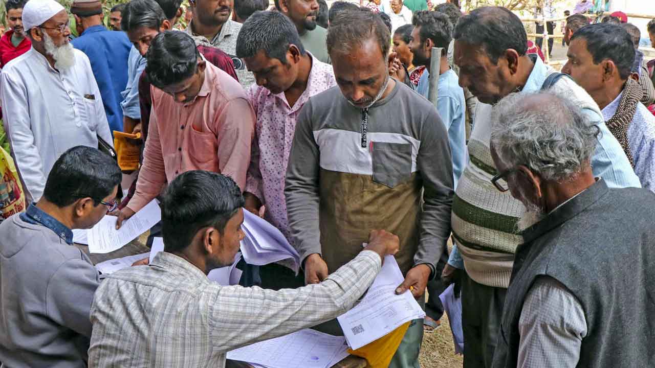 Election Commission says, West Bengal Government yet not submit Bio Data of Group B officials of SIR