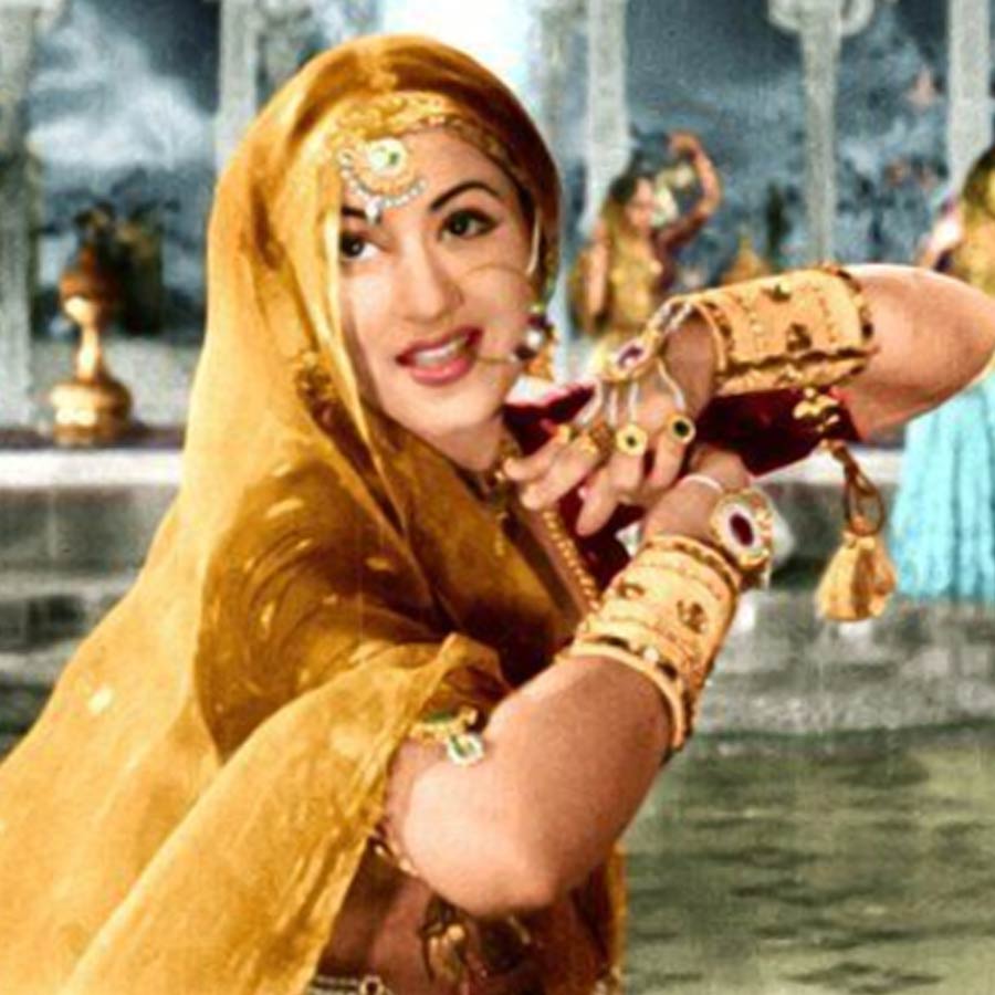 “মধুবালা কাঁদত। বার বার বলত, ‘এত মোটা শিকল, সহ্য করতে পারছি না।’”