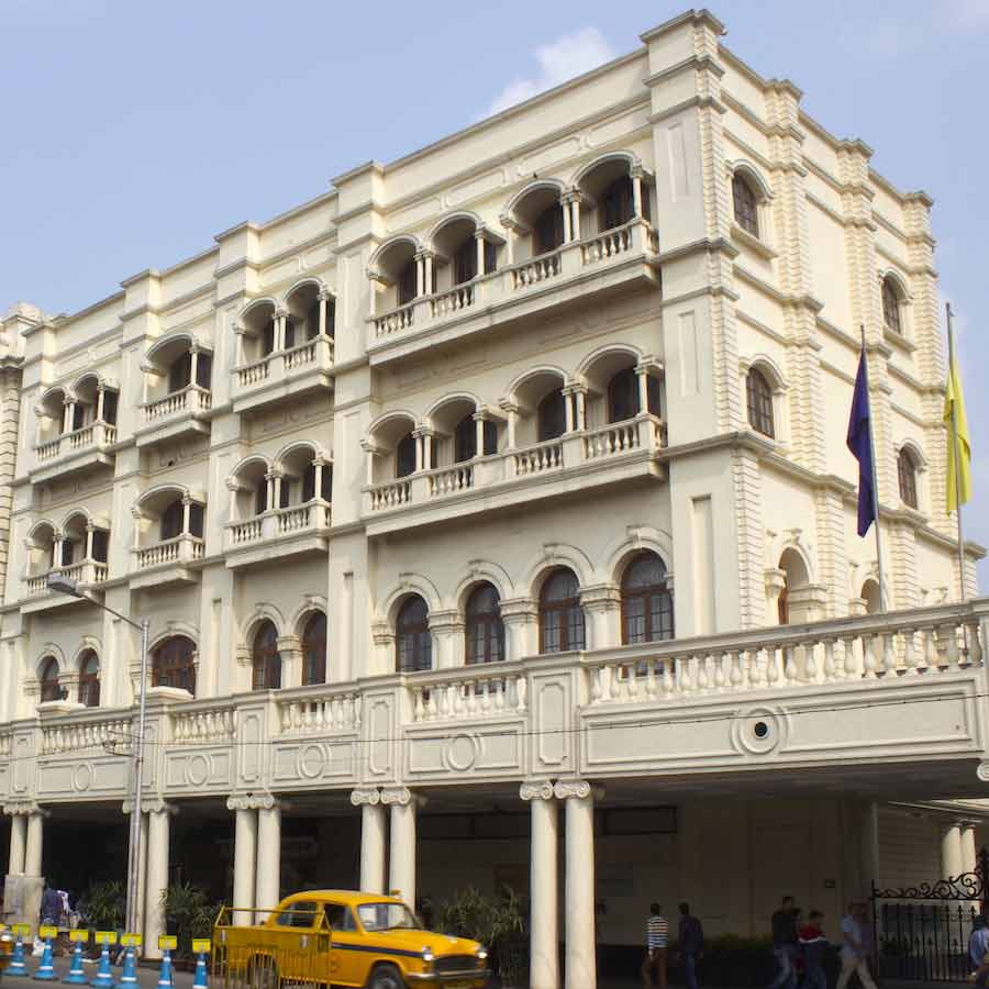 KMC wants to conditionally remove hawkers during Grand Hotel renovation