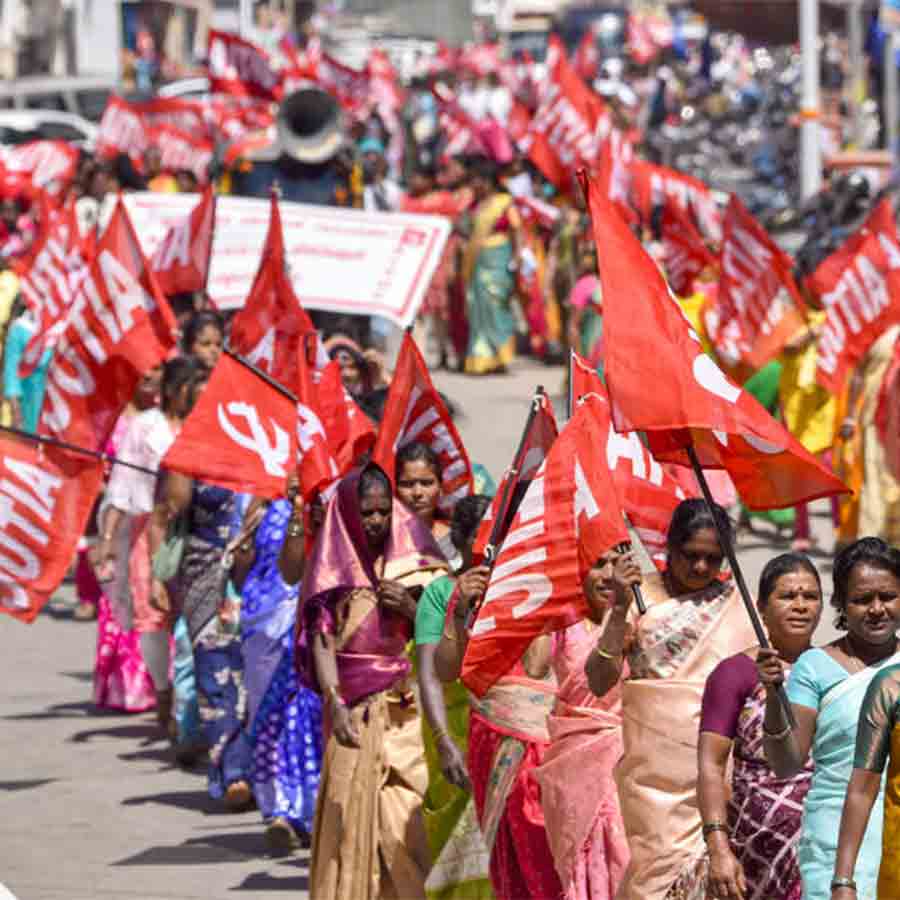 ট্রেড ইউনিয়নের ডাকা ধর্মঘট।