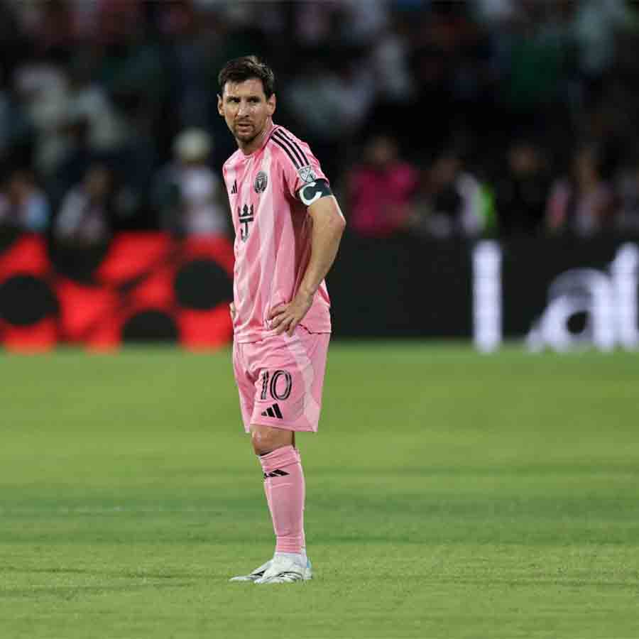 ধাক্কা: বিশ্বকাপে মেসির খেলা নিয়ে তুঙ্গে চর্চা।