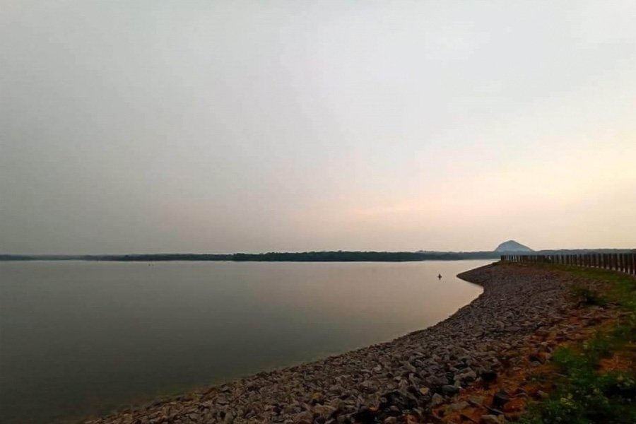 ফুটিয়ারি জলাধার ঘুরে নিন।