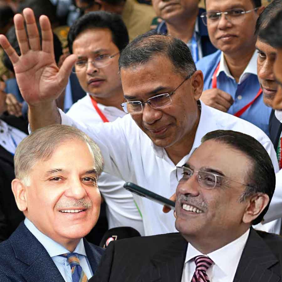 (বাঁ দিক থেকে) পাকিস্তানের প্রধানমন্ত্রী শাহবাজ় শরিফ, বাংলাদেশের বিএনপি চেয়ারম্যান তারেক রহমান এবং পাকিস্তানের প্রেসিডেন্ট আসিফ আলি জ়ারদারি।