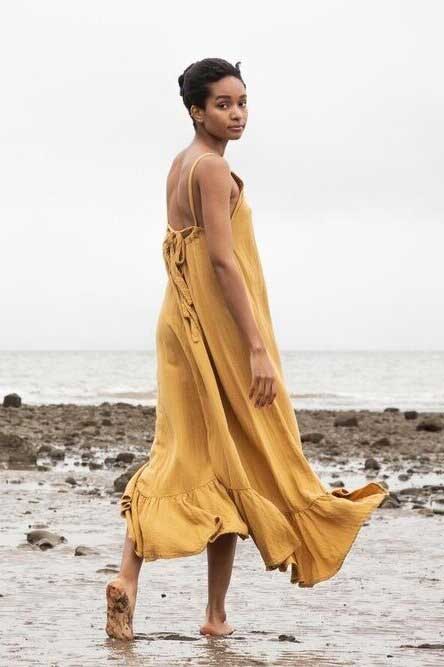 অ্যান্টি ফিট পোশাকে বেশ একটা আলাভলা, সিধেসাদা মেজাজ আছে বটে।